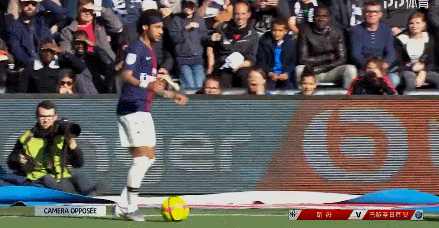 传闻：曼联和米兰球探现场考察18岁雷恩高中锋梅特