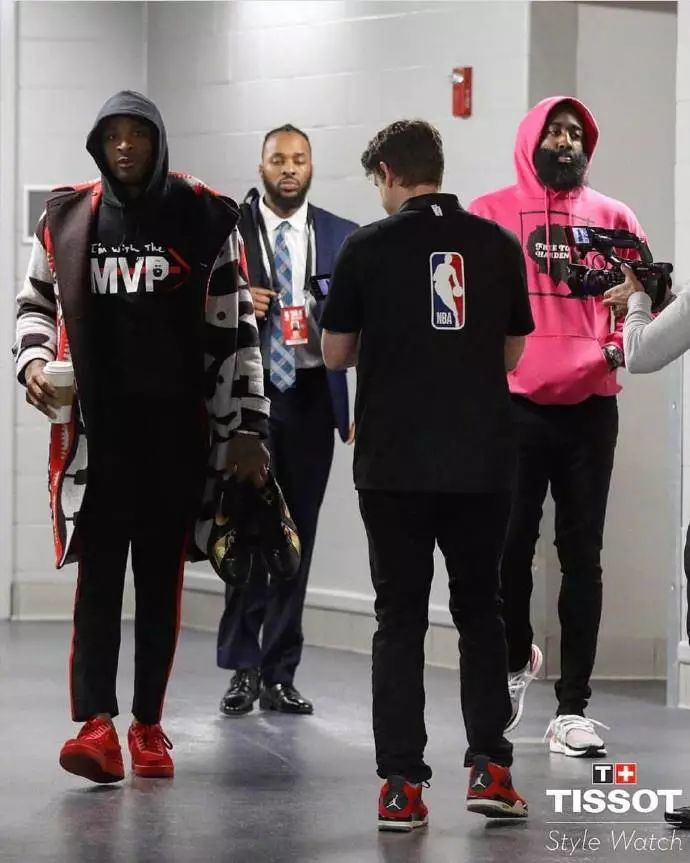 张镇麟上海首秀出战7分钟，3中3得到6分（张镇麟上海首秀仅出战7分钟，三投全中拿下6分）