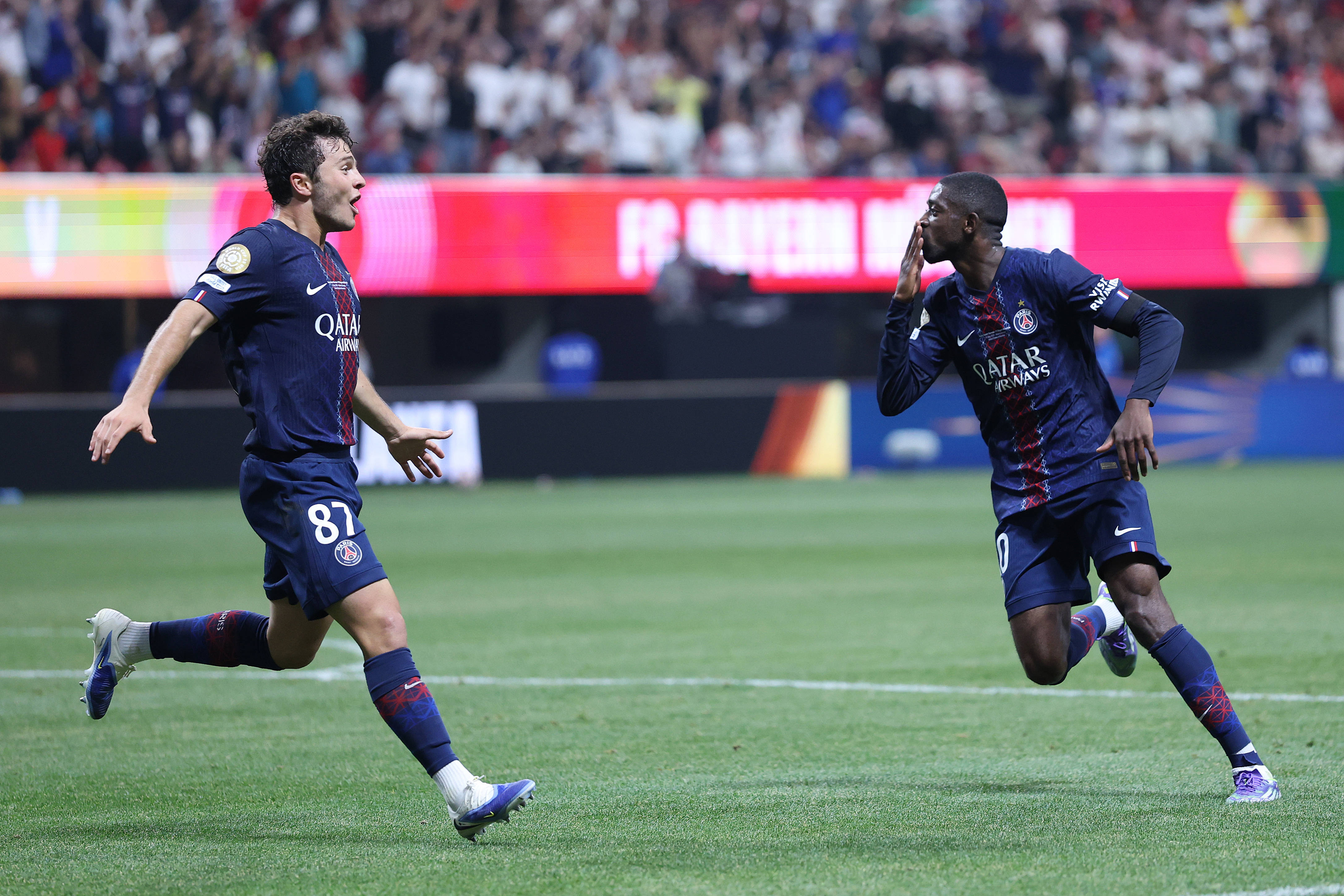 凯尔：比赛中阿德耶米被挑衅但保持了冷静，这说明他又成长了（凯尔：阿德耶米在比赛遭挑衅仍冷静应对，体现了他的又一次成长）