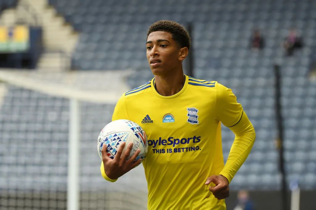 诱惑力拉满！巴乙铁腰情愿自掏70万解约，也要加盟一家中超球队（难挡诱惑！巴乙后腰愿自付70万解约金，只为投奔一支中超球队）