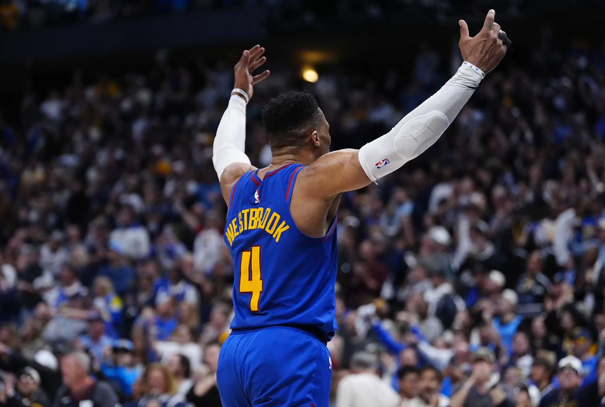 世体：德容与孔德已回国家队报到，其他巴萨球员周二陆续报到（世体：德容、孔德已回各自国家队报到，其余巴萨球员将于周二陆续报到）