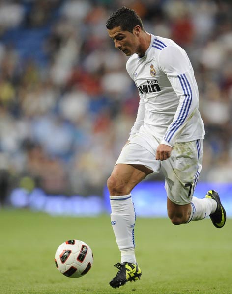 澳超半场：桑托斯破门被吹，麦克阿瑟暂0-0墨尔本胜利（澳超半场战报：桑托斯进球遭判无效，麦克阿瑟与墨尔本胜利0-0互交白卷）