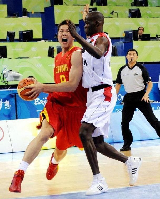 6场贡献9球1助攻，卡扎伊什维利当选中超9／10月最佳球员（6场9球1助，卡扎伊什维利荣膺中超9-10月最佳球员）