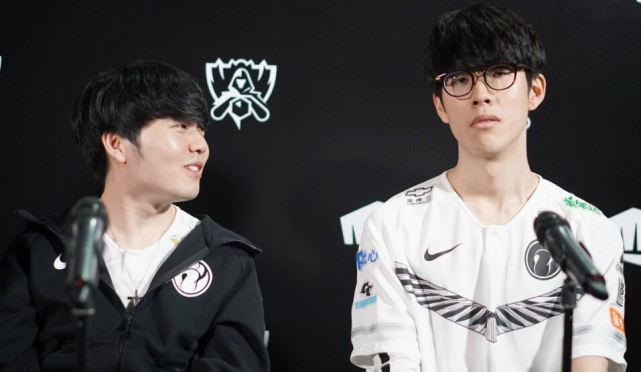 在前方等待 在前方等待